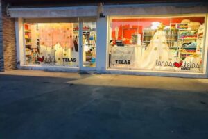 Lovely Lanas Y Telas